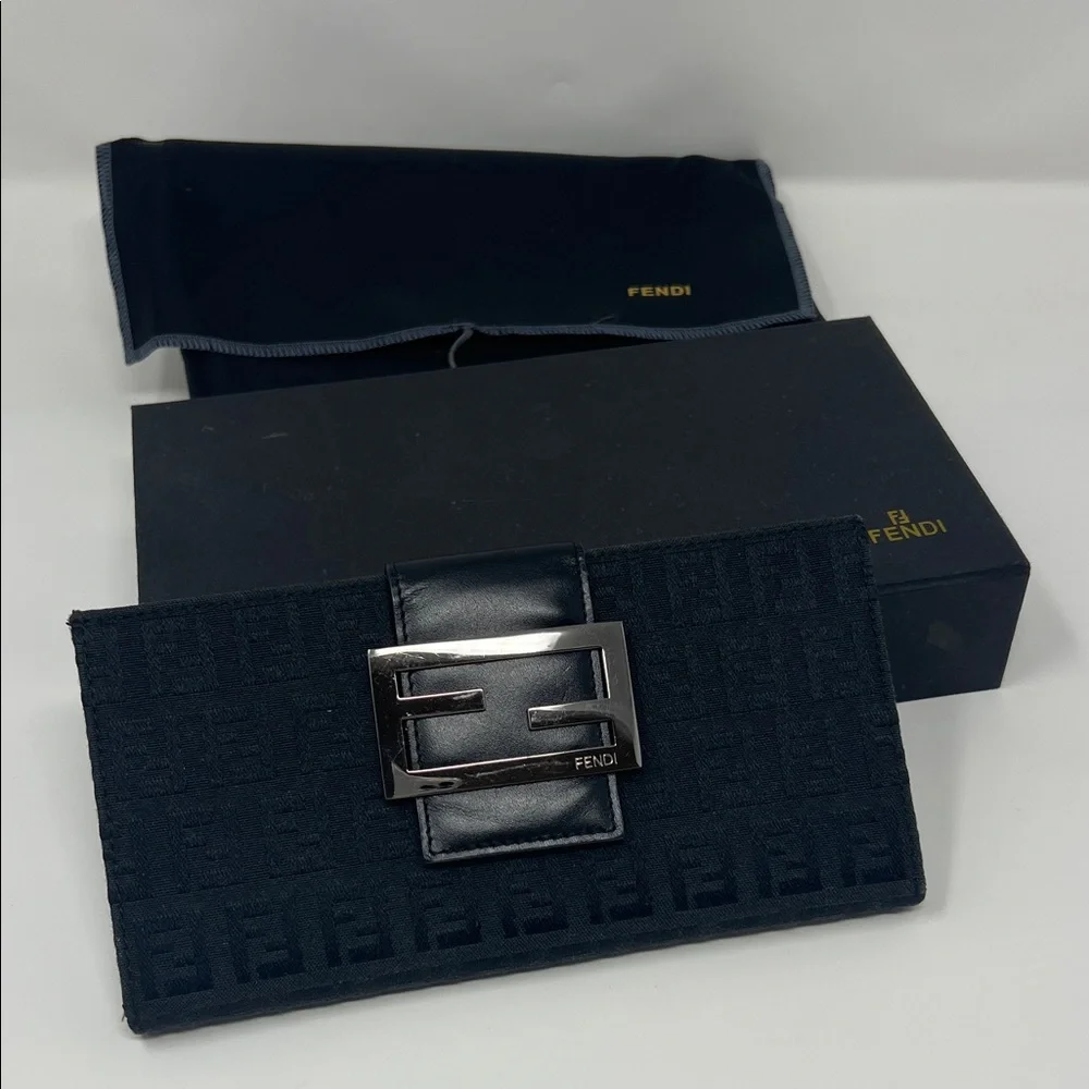 Fendi Black Wallet with Silver Buckle - Picture 1 of 4
